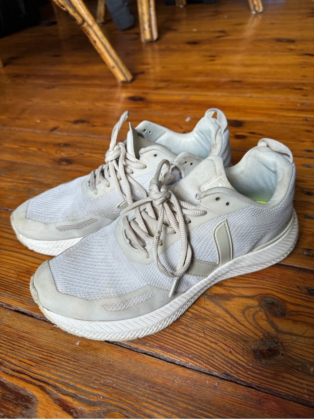 Veja Impala - Eggshell Pierre - Size 40